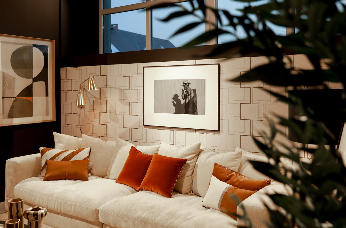 IONNYK electronic paper (E Ink) digital photo frame displaying black-and-white photography in the EOS Design interior design showroom in Waterloo, Belgium