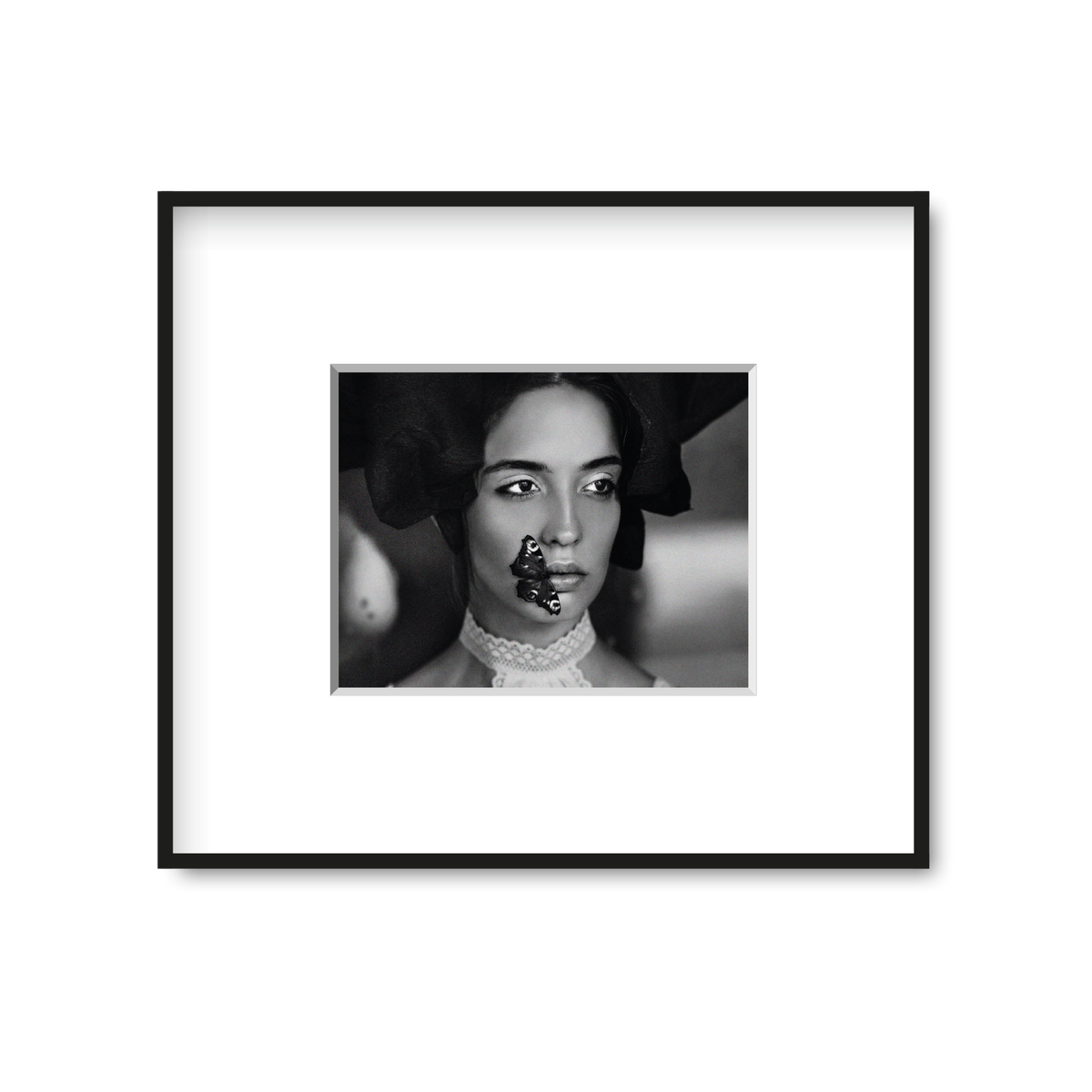 IONNYK Jane wireless ePaper (E Ink) Digital Art Frame displaying black and white fine art photography